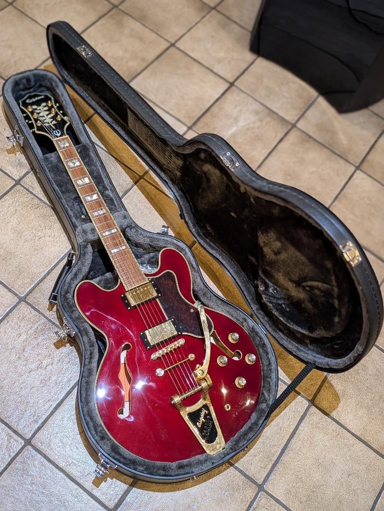 Rare Epiphone Sheraton II Pro avec Bigsby - rouge bordeaux, Musique & Instruments, Enlèvement, Comme neuf, Semi-solid body, Epiphone