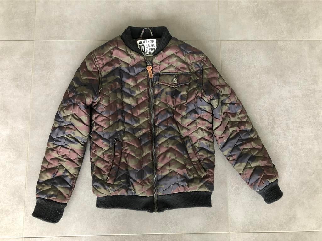 Warme jas maat 140 met legerprint, Enlèvement, Comme neuf, Garçon, Manteau