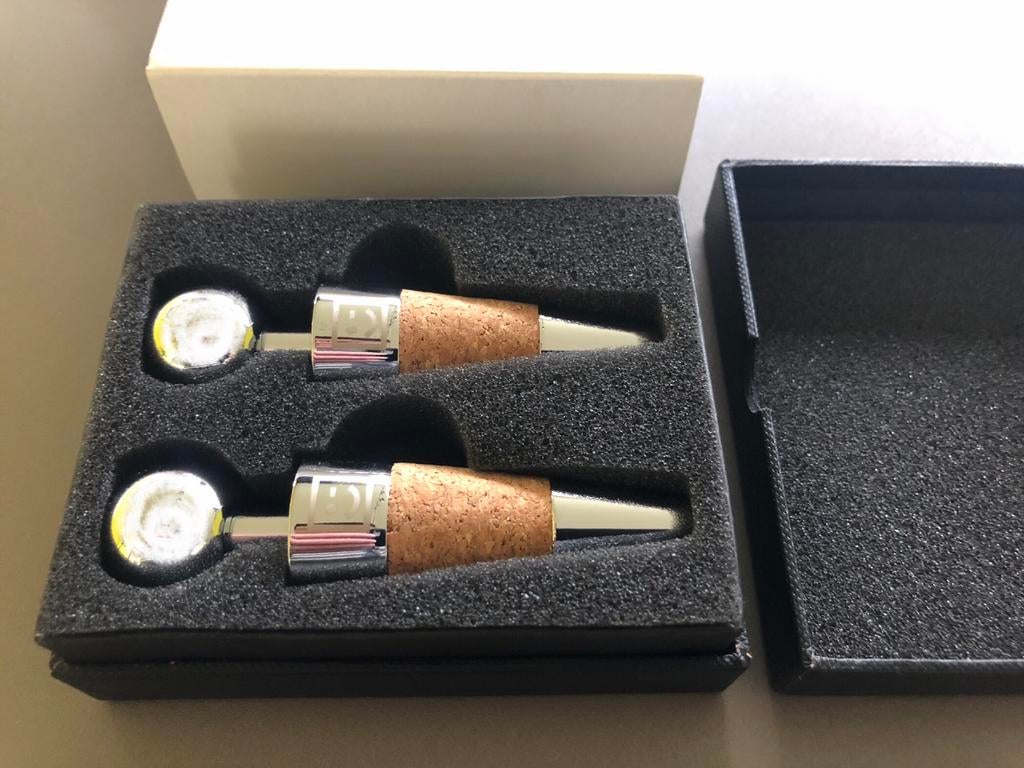 2 Luxe wijnstoppen in geschenkverpakking - !! NIEUW !!, Ophalen of Verzenden, Nieuw