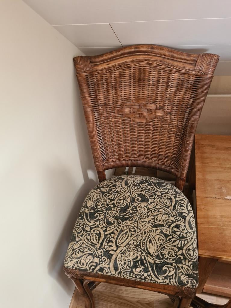 4 chaises en bois, Enlèvement, Tissus
