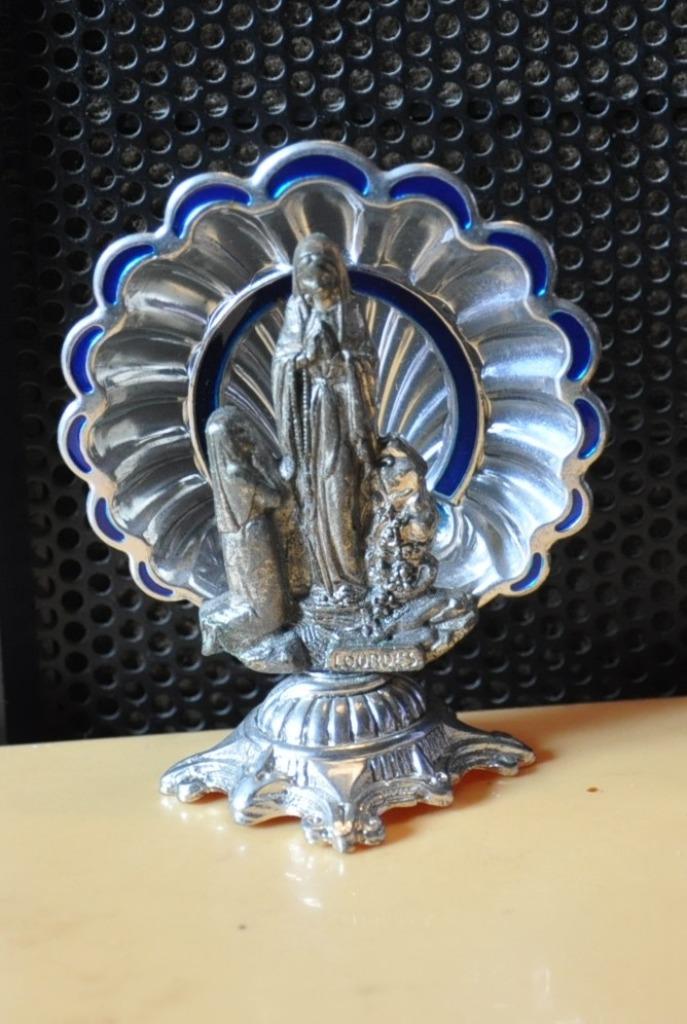 vierge de lourdes socle au coquillage, Antiek en Kunst, Antiek | Religieuze voorwerpen, Ophalen of Verzenden
