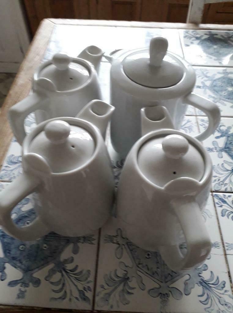 Servies 4 KLEINE WITTE KOFFIEZETAPPARATEN, Ophalen, Zo goed als nieuw