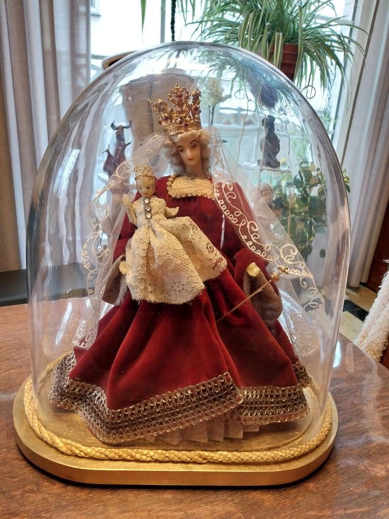 Plastiek stolp met waxen beeld, Ophalen, Gebruikt