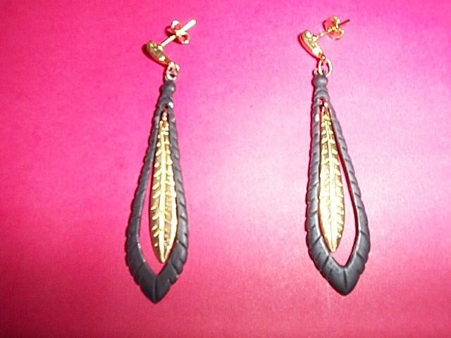 Prachtige nieuwe oorbellen, Handtassen en Accessoires, Oorbellen, Ophalen of Verzenden, Nieuw, Zwart, Goud