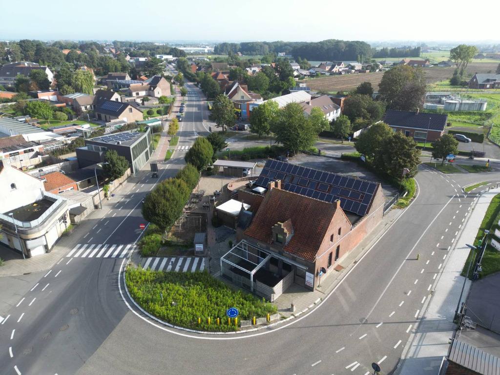 Multifunctioneel pand met woonst op 1339 m², Immo, 1000 tot 1500 m², Westrozebeke, Provincie West-Vlaanderen, Woning met bedrijfsruimte