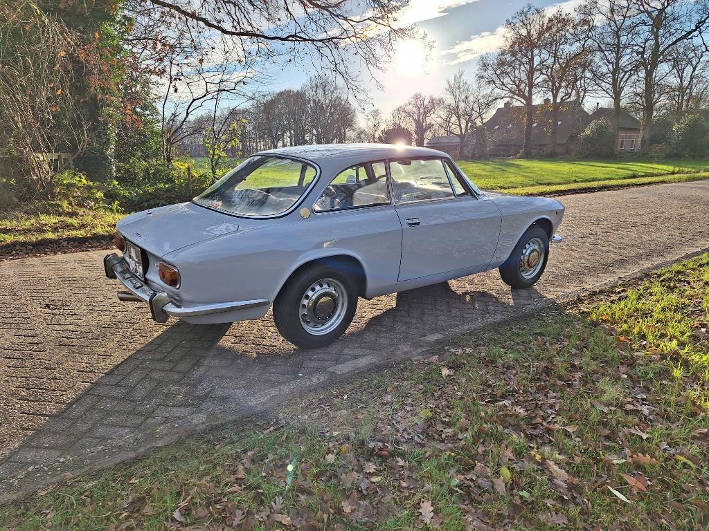 Alfa Romeo 1750 GTV Bertone (1970) grijs, geweldig origineel, 90 kW, 4 zetels, Achterwielaandrijving, 4 cilinders