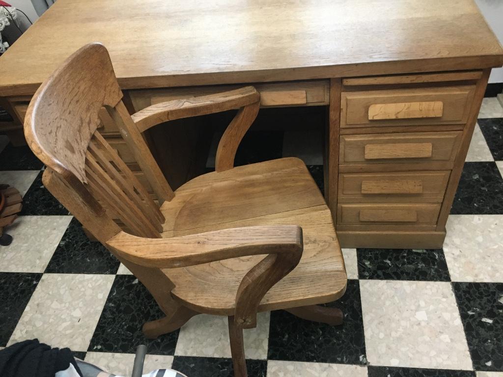Ancien bureau en chêne et sa chaise originale, Enlèvement, Utilisé