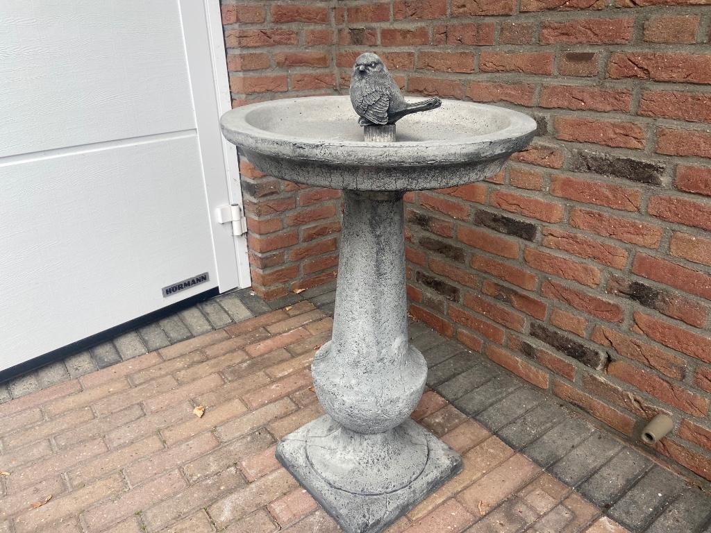 Vogel voer- of drinkschaal op staander ,77cm hoog, Enlèvement, Neuf, Béton, Animal