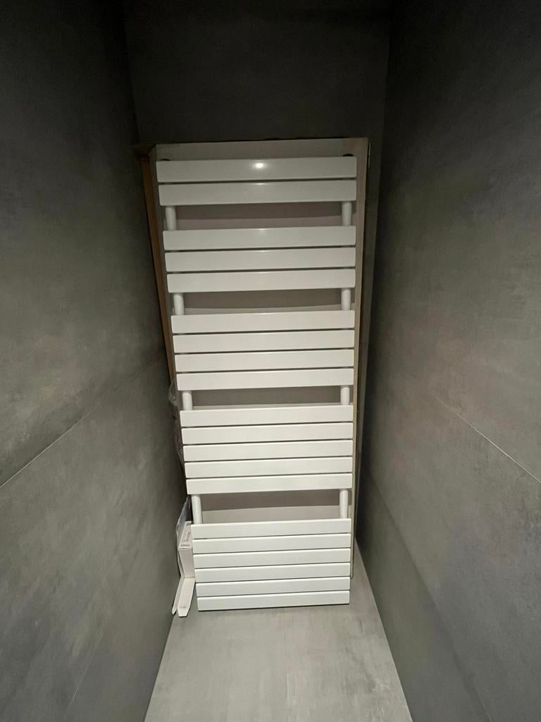 Radiateur sèche-serviettes électrique neuf !, Bricolage & Construction, Chauffage & Radiateurs, Neuf, Thermostat, 80 cm ou plus