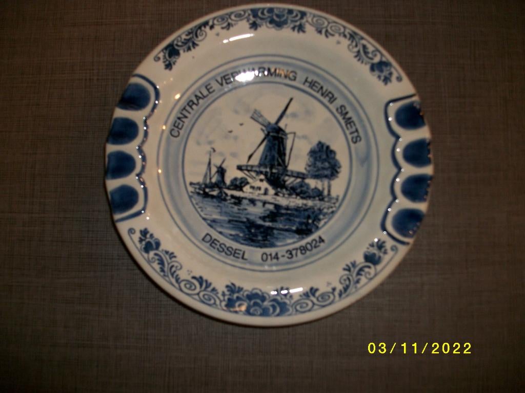 2 Porseleinen borden van Dessel met reclame, Enlèvement ou Envoi, Comme neuf, Porcelaine, Assiette ou Plat