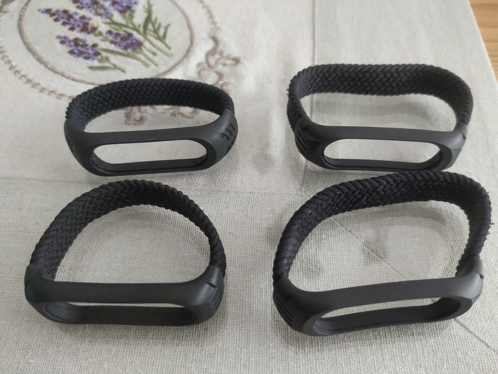 Verschillende soorten bandjes voor Mi-band 3 of 4 Xiaomi, Ophalen of Verzenden, Zo goed als nieuw, Zwart, Xiaomi Mi band 3