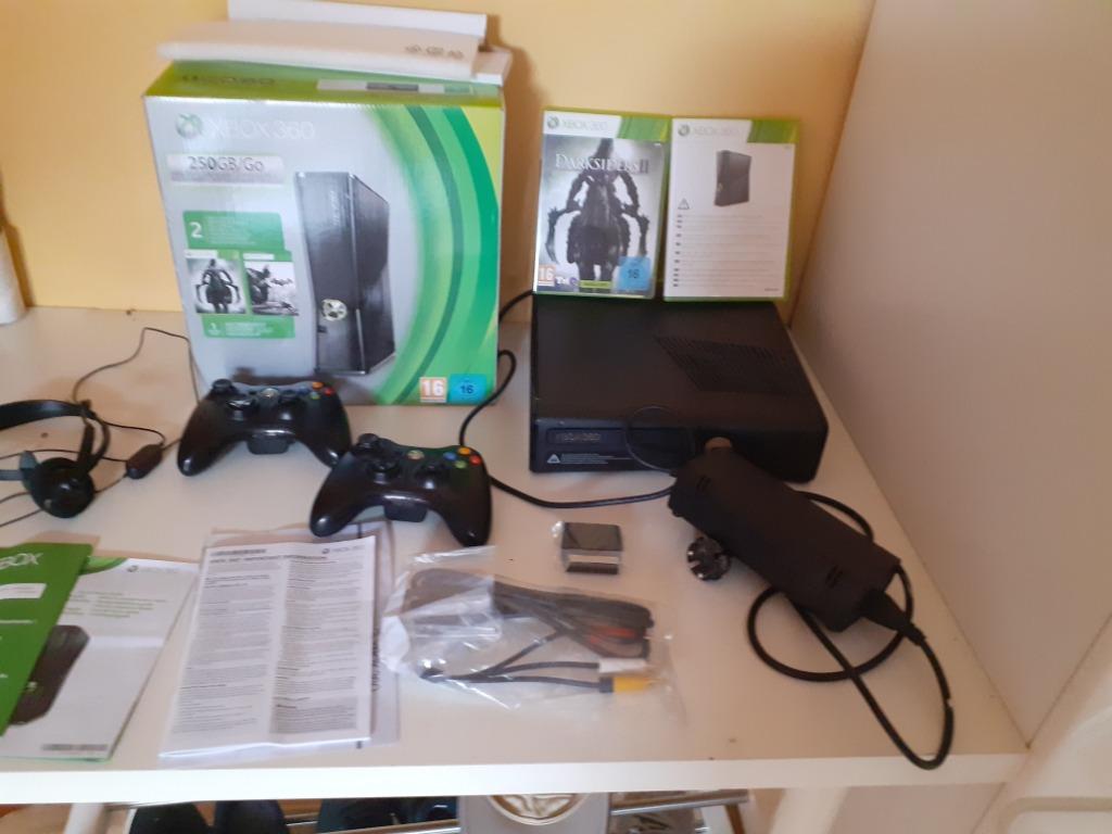CONSOLE XBOX360 2 MANETTES + 7 JEUX, Games en Spelcomputers, Spelcomputers | Nintendo Wii, Gebruikt, Met 2 controllers, Met games