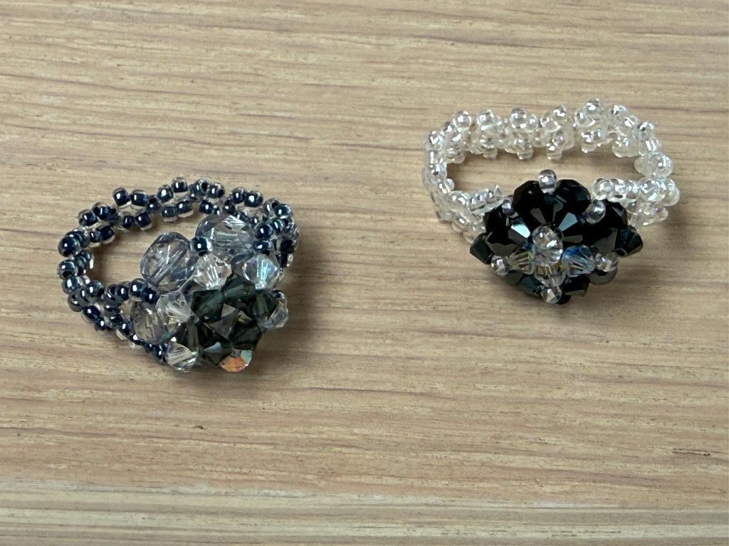 Zelfgemaakte juwelen met pareltjes (3 stuks), Bijoux, Sacs & Beauté, Bagues, Neuf, Enlèvement ou Envoi, Synthétique, Femme