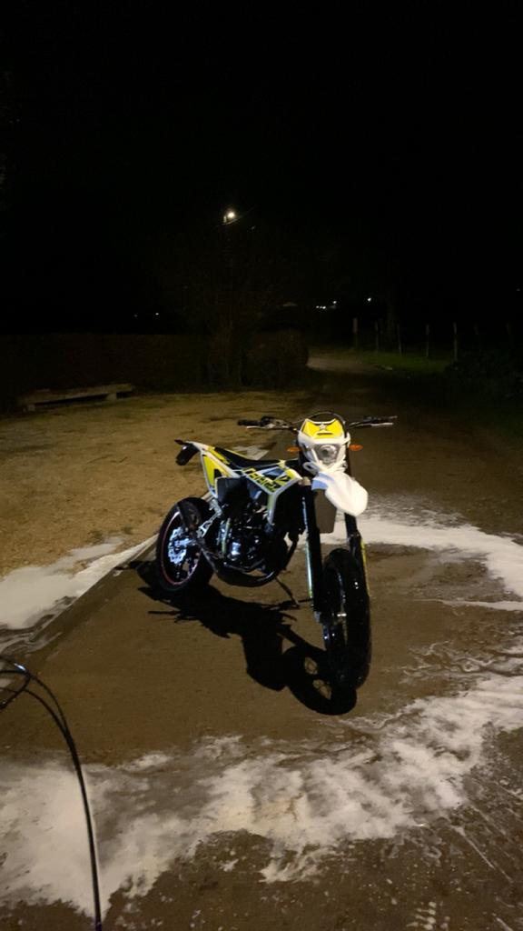 Beta rr 50 brommer staat in de weg, Fietsen en Brommers, Brommers | Derbi, Ophalen, Zo goed als nieuw