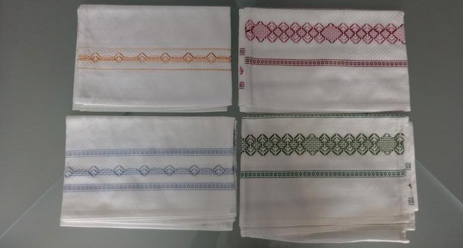 lot de 4 serviettes en coton avec broderie ÉTAT NEUF, Maison & Meubles, Cuisine | Linge de cuisine, Enlèvement ou Envoi, Neuf