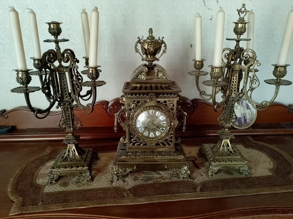 Horloge entre 100 et 150 ans d'ancienneté + chandeliers, Antiquités & Art, Antiquités | Horloges, Enlèvement