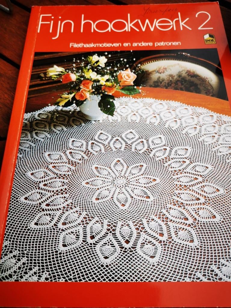 Fijn haakwerk 2 filethaakmotieven en andere patronen 1981, Enlèvement ou Envoi, Utilisé, Crochet, Patron ou Livre