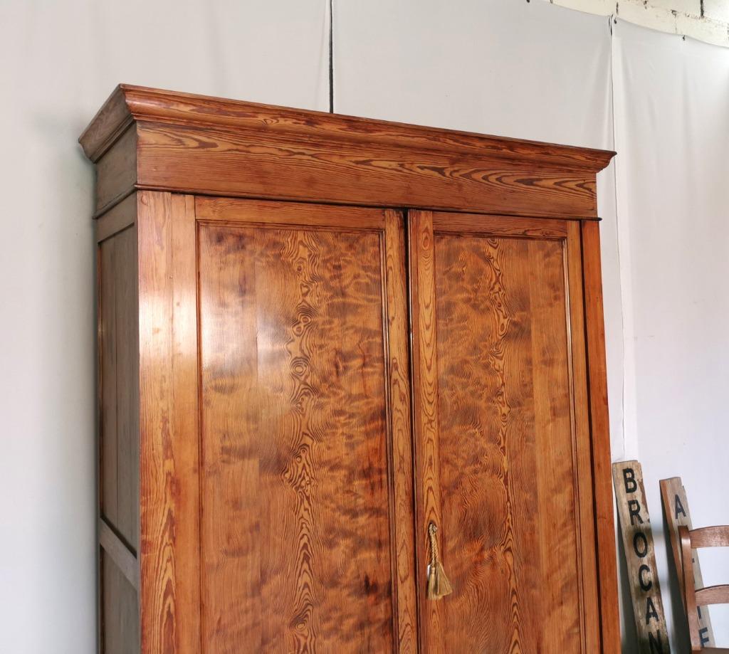 Grande armoire ancienne en pitchpin de style campagnard H 22, 150 à 200 cm, Enlèvement, Utilisé, 200 cm ou plus