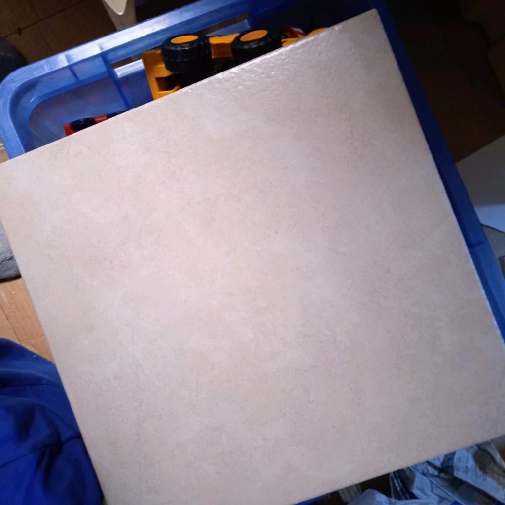 43 carreaux, 25,5 x 25,5 cm, 2,8 m2, carreaux beiges flammés, Enlèvement, Comme neuf