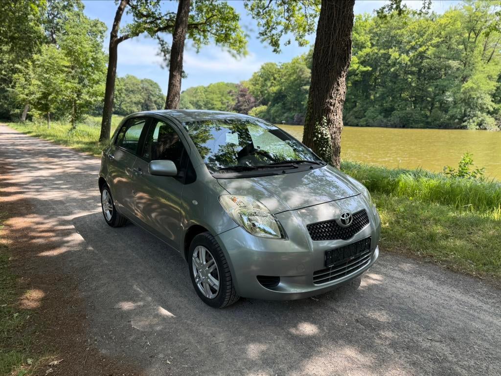 Toyota Yaris - 1.0 Benzine - Garantie 2 Jaar, Auto's, Voorwielaandrijving, Testrit aan huis, Stof, Zwart