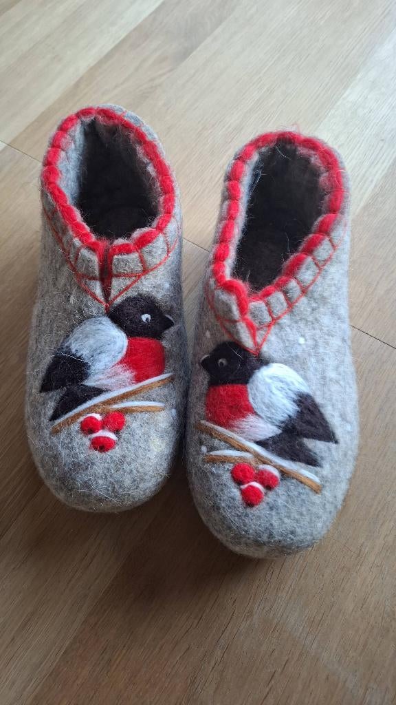 Pantoufles en laine feutrée. Taille 39, 40., Neuf, Gris, Enlèvement ou Envoi, Sans marque