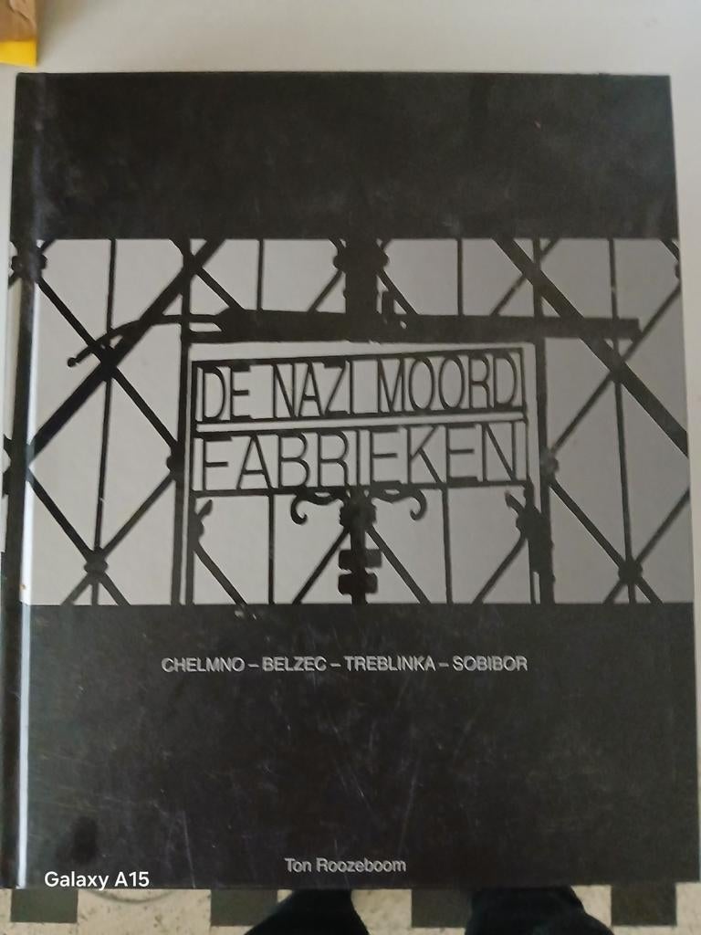 Ton Roozeboom - De Nazi moordfabrieken, Boeken, Tweede Wereldoorlog, Ton Roozeboom, Ophalen of Verzenden, Zo goed als nieuw