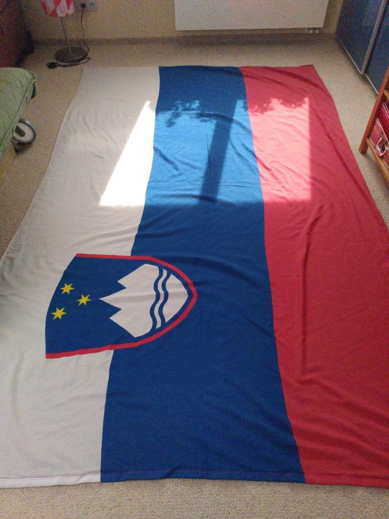 Grand drapeau solvène (Slovénie), +/- 190 x 290 cm, Enlèvement ou Envoi, Utilisé