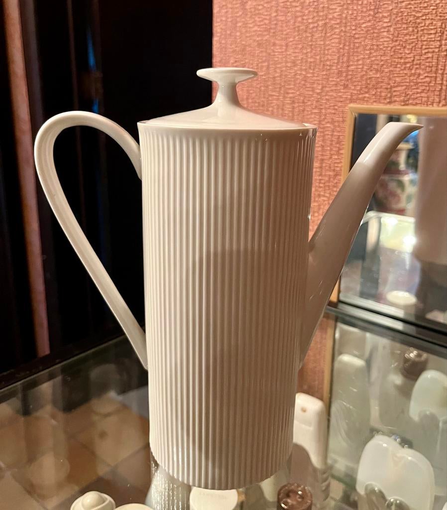 Grande Cafetière blanche, Enlèvement