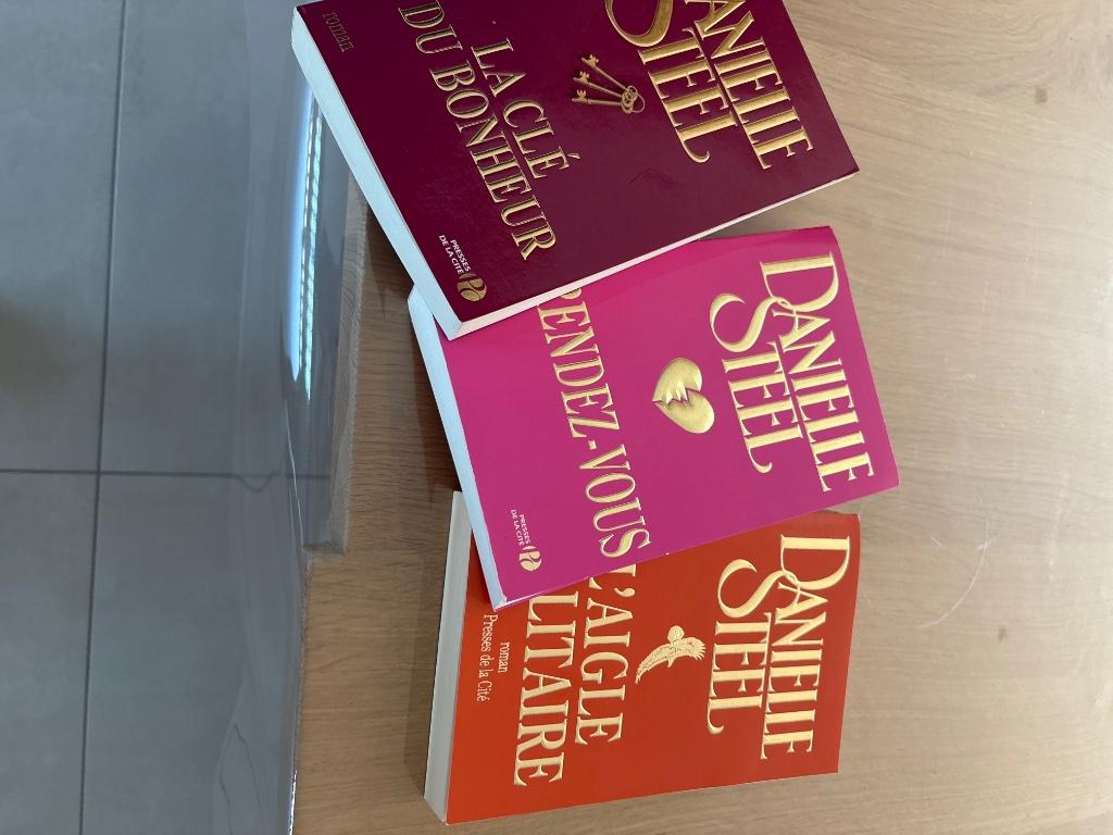 3 livres Danielle steel, Enlèvement, Comme neuf, Danielle Steel