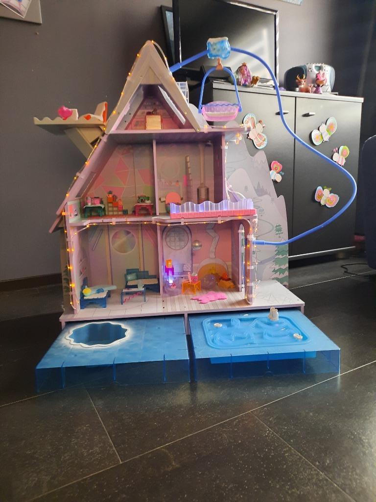 Winterchalet LOL Surprise, Ophalen, Zo goed als nieuw, Poppenhuispop