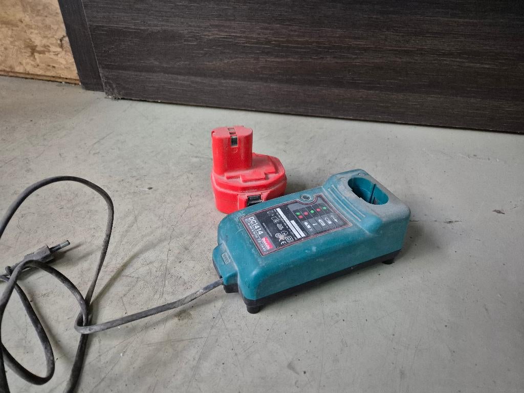 Batterij lader makita, Ophalen