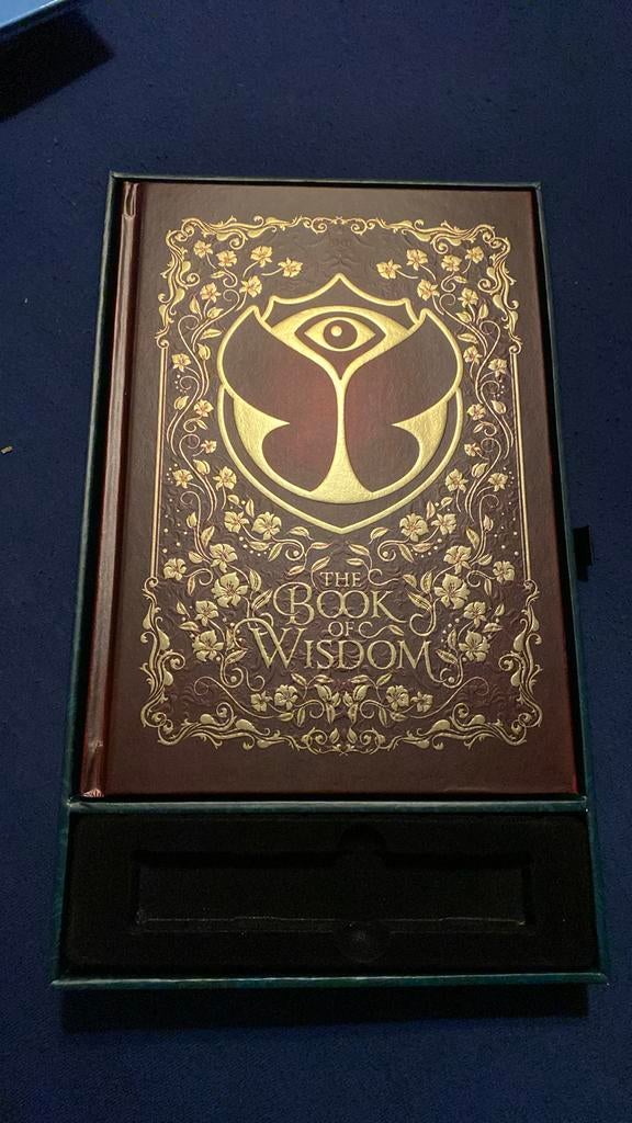 Boek Tomorrowland the book of wisdom, Ophalen