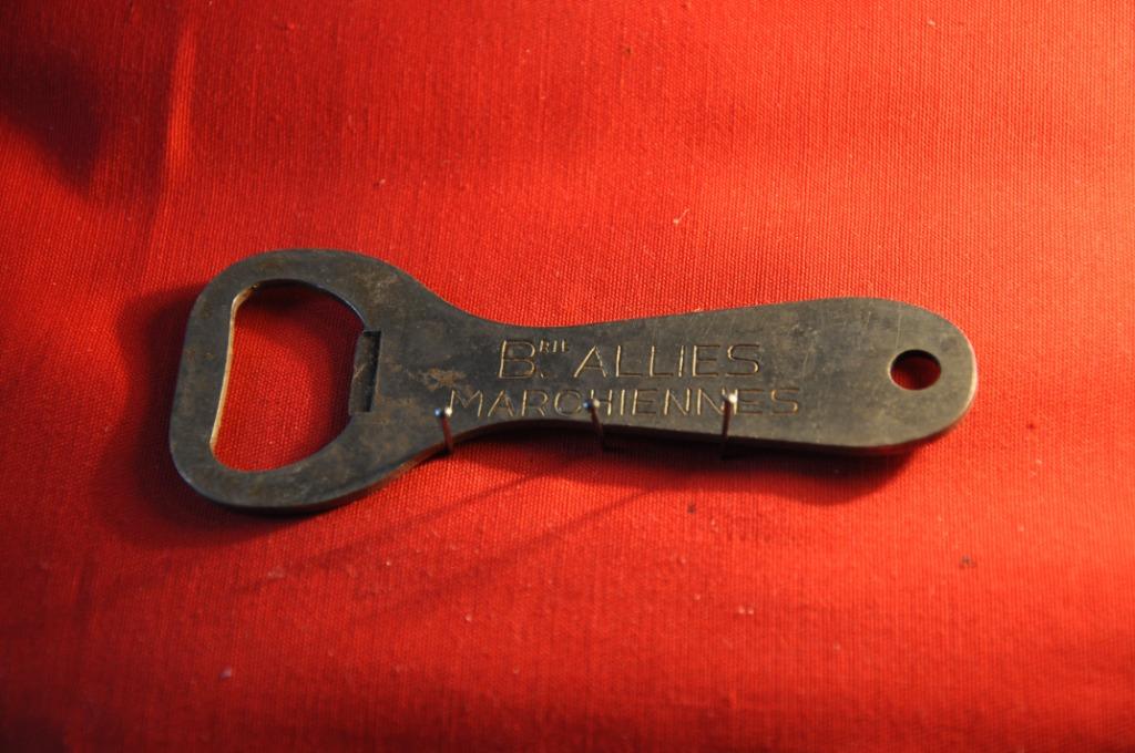§  ancien decapsuleur en metal (67), Ophalen of Verzenden, Gebruikt, Flesopener, Overige merken