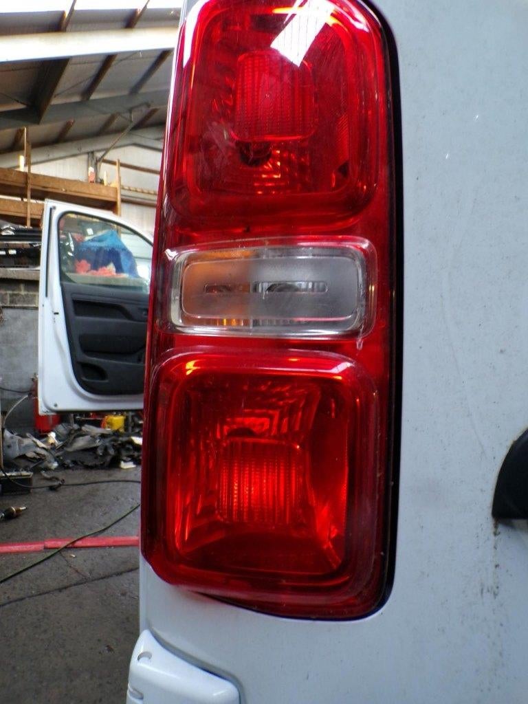 Feu arrière gauche Fiat Scudo 3 2022 LP/15303, Autos : Pièces & Accessoires, Éclairage, Enlèvement ou Envoi, Utilisé, Fiat