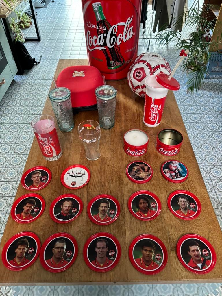 Coca cola items, Enlèvement