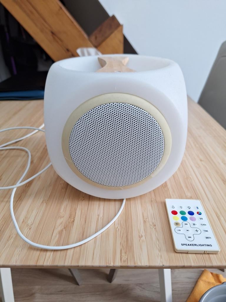 Lichtgevende muziekbox, Audio, Tv en Foto, Luidsprekerboxen, Ophalen of Verzenden, Gebruikt