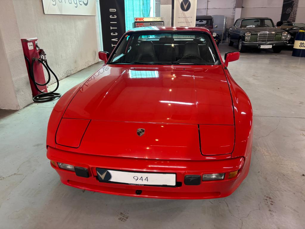 Porsche 944 targa - 1984 - 49939 km, 2500 cc, 4 zetels, Achterwielaandrijving, Zwart