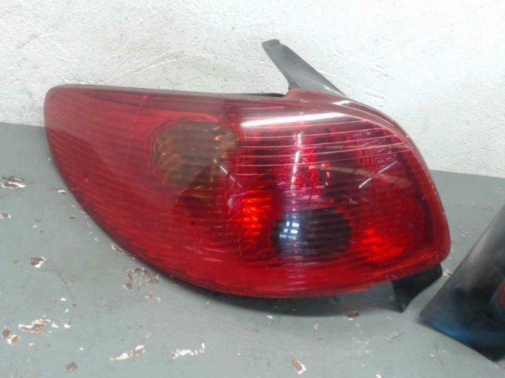 feu arriere gauche  peugeot  206 phase  2, Utilisé, Peugeot