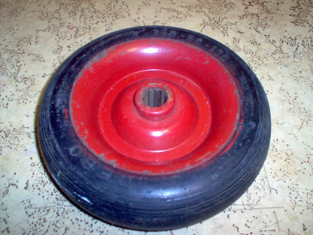 Roue et 1 pneu  neuf PRIX 10 €, Enlèvement, Comme neuf