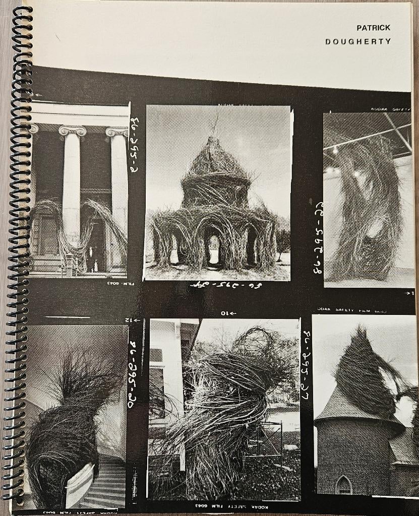 Patrick Dougherty - 2001 (tollende sculpturen takken twijgen, Ophalen of Verzenden, Zo goed als nieuw, Patrick Dougherty