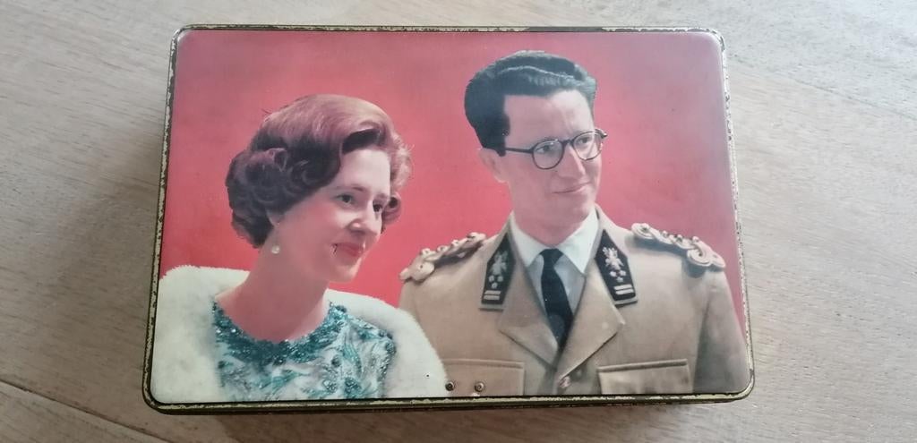 Heel oude blikken doos van het koningspaar, Enlèvement, Utilisé