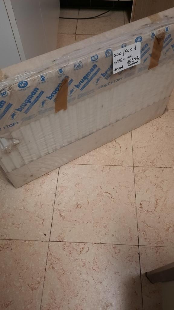 Radiator 900/600 -2 lamellen, Doe-het-zelf en Bouw, Verwarming en Radiatoren, Ophalen, Nieuw, Radiator