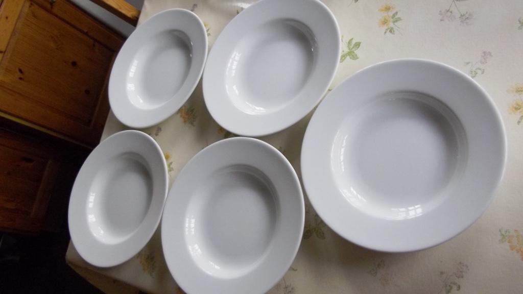5 assiettes creuses, Enlèvement ou Envoi, Porcelaine, Uni, Assiettes(s)