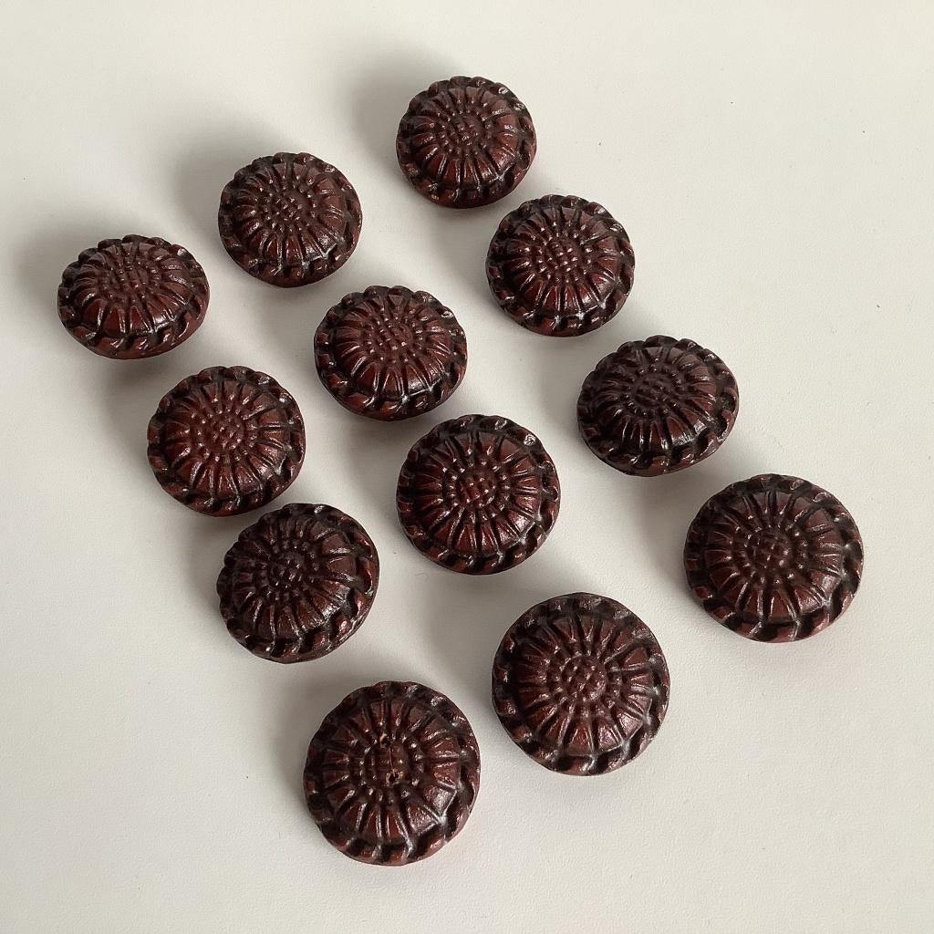 12 magnifiques boutons vintage en bois en forme de fleur, Hobby & Loisirs créatifs, Couture & Fournitures, Utilisé, Bouton ou Boutons