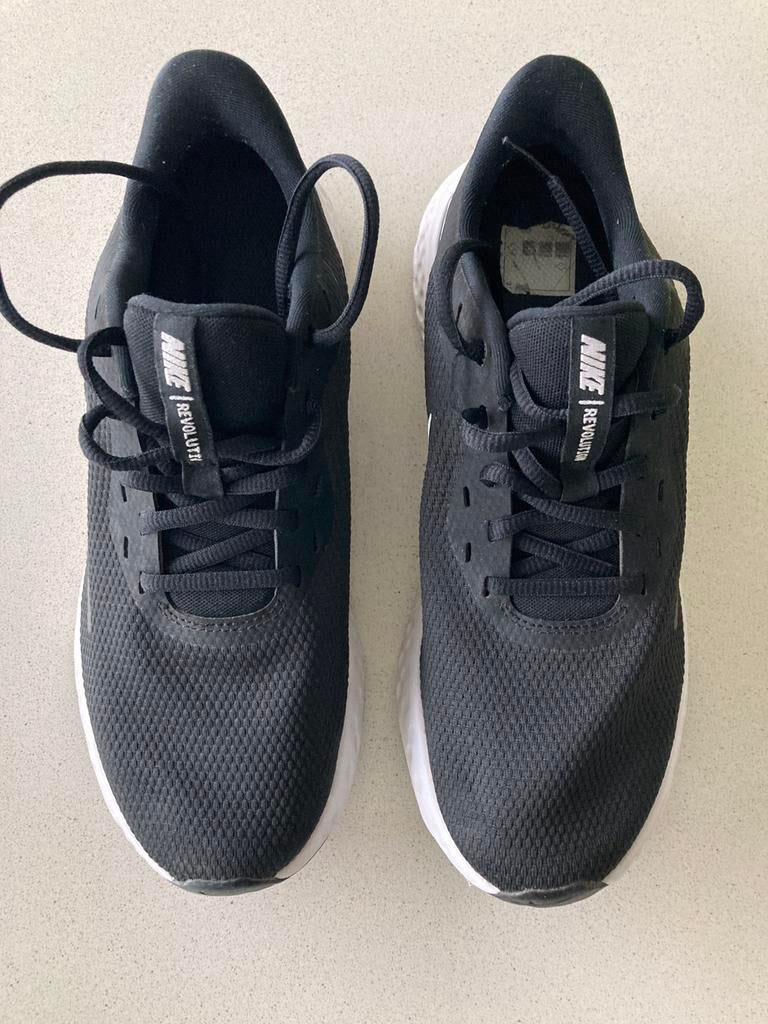Sportschoenen Nike mt 40,5 / US 9, Sports & Fitness, Course, Jogging & Athlétisme, Course à pied, Chaussures de course à pied
