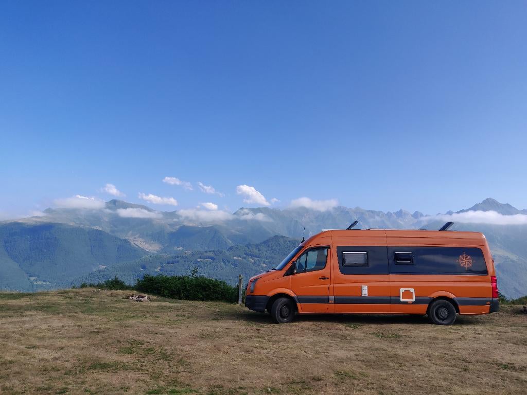 VW crafter zelfbouw campervan offgrid 2.5 140pk, Caravanes & Camping, Camping-cars, 6 à 7 mètres, Siège standard, Réfrigérateur