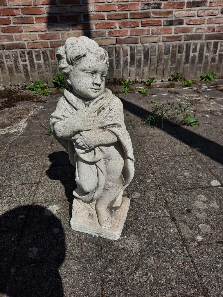 Tuinbeeld: Jongen met deken over zich, Onbekend, Béton, Enlèvement, Onbekend