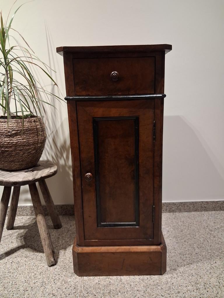 Table de chevet/meuble d'appoint en placage de noyer du XIXe, Enlèvement