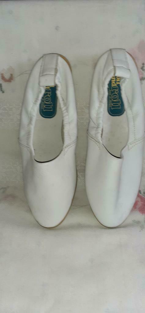 Paire de ballerine cuir blanc pt 36, Enlèvement ou Envoi, Neuf