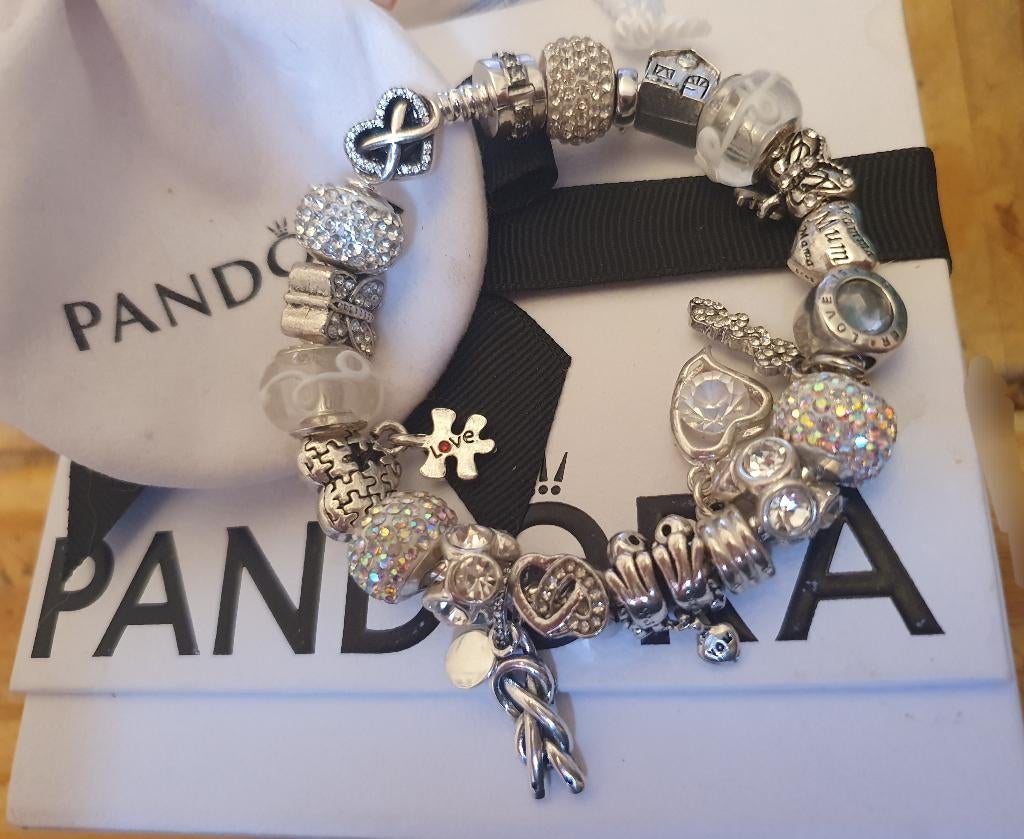 Bracelet Pandora + 20 charmes, Bijoux, Sacs & Beauté, Neuf, Pandora, Avec strass, Argent
